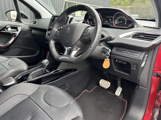 プジョー ２００８ GTライン ブラックパック 福島県 2019(令1)年 3.8万km 赤 特別仕様車GTライン ブラックパック/・ブラックレザーシート/・ブラック17AW/純正ナビ(BT/USB)/フルセグ/ETC2.0/クルーズコントロール/前後ドライブレコーダー/シートヒーター/純正16AW付冬タイヤ積/ルーフレール/リモコンキー/ステアリングスイッチ/純正フロアマット/取扱説明書/保証書/スペアキー