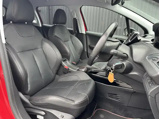 プジョー ２００８ GTライン ブラックパック 福島県 2019(令1)年 3.8万km 赤 特別仕様車GTライン ブラックパック/・ブラックレザーシート/・ブラック17AW/純正ナビ(BT/USB)/フルセグ/ETC2.0/クルーズコントロール/前後ドライブレコーダー/シートヒーター/純正16AW付冬タイヤ積/ルーフレール/リモコンキー/ステアリングスイッチ/純正フロアマット/取扱説明書/保証書/スペアキー