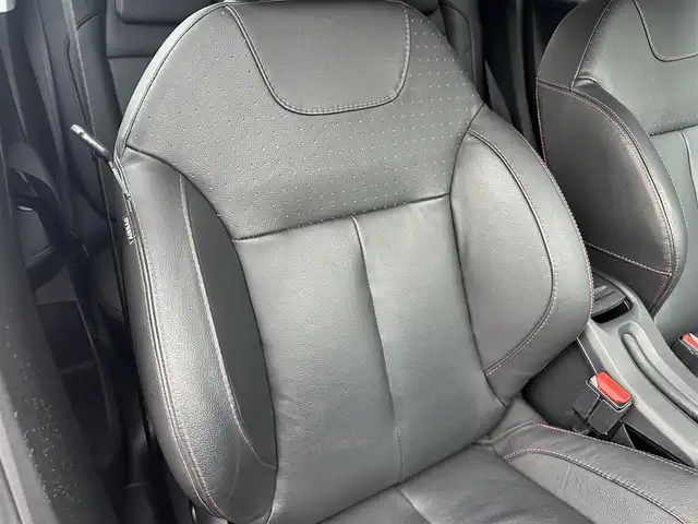 プジョー ２００８ GTライン ブラックパック 福島県 2019(令1)年 3.8万km 赤 特別仕様車GTライン ブラックパック/・ブラックレザーシート/・ブラック17AW/純正ナビ(BT/USB)/フルセグ/ETC2.0/クルーズコントロール/前後ドライブレコーダー/シートヒーター/純正16AW付冬タイヤ積/ルーフレール/リモコンキー/ステアリングスイッチ/純正フロアマット/取扱説明書/保証書/スペアキー