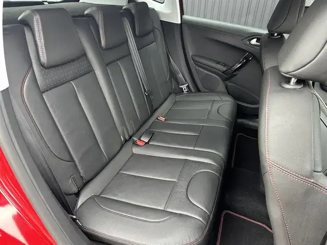 プジョー ２００８ GTライン ブラックパック 福島県 2019(令1)年 3.8万km 赤 特別仕様車GTライン ブラックパック/・ブラックレザーシート/・ブラック17AW/純正ナビ(BT/USB)/フルセグ/ETC2.0/クルーズコントロール/前後ドライブレコーダー/シートヒーター/純正16AW付冬タイヤ積/ルーフレール/リモコンキー/ステアリングスイッチ/純正フロアマット/取扱説明書/保証書/スペアキー