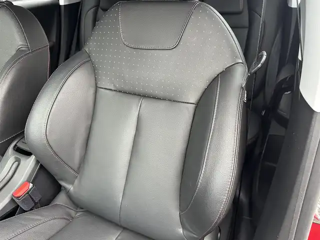 プジョー ２００８ GTライン ブラックパック 福島県 2019(令1)年 3.8万km 赤 特別仕様車GTライン ブラックパック/・ブラックレザーシート/・ブラック17AW/純正ナビ(BT/USB)/フルセグ/ETC2.0/クルーズコントロール/前後ドライブレコーダー/シートヒーター/純正16AW付冬タイヤ積/ルーフレール/リモコンキー/ステアリングスイッチ/純正フロアマット/取扱説明書/保証書/スペアキー