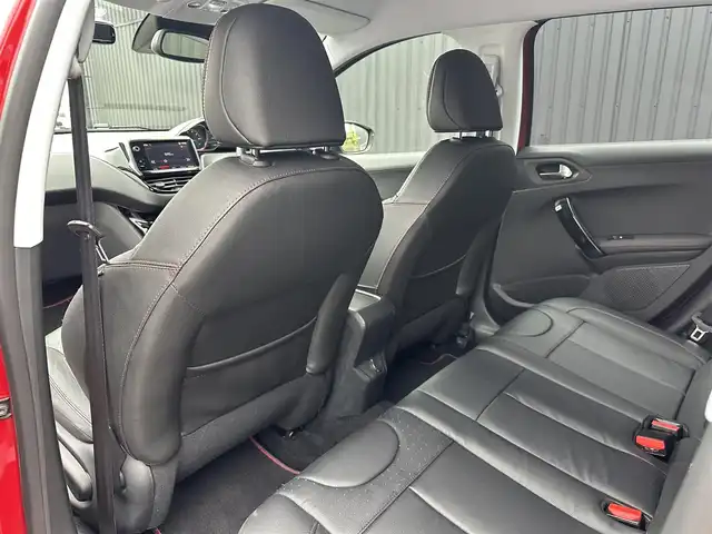 プジョー ２００８ GTライン ブラックパック 福島県 2019(令1)年 3.8万km 赤 特別仕様車GTライン ブラックパック/・ブラックレザーシート/・ブラック17AW/純正ナビ(BT/USB)/フルセグ/ETC2.0/クルーズコントロール/前後ドライブレコーダー/シートヒーター/純正16AW付冬タイヤ積/ルーフレール/リモコンキー/ステアリングスイッチ/純正フロアマット/取扱説明書/保証書/スペアキー