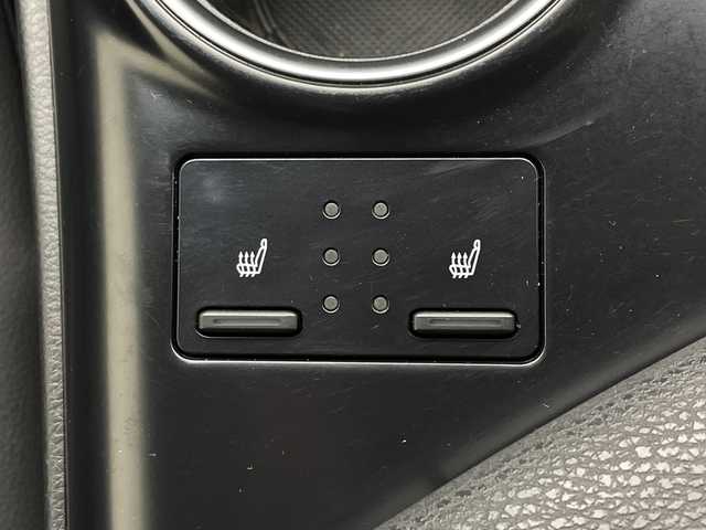 トヨタ カムリ WS ブラックエディション 茨城県 2020(令2)年 2.3万km プラチナホワイトパールマイカ 純正ナビ　バックモニター　衝突被害軽減ブレーキ　スマートキー　追従クルコン　シートヒーター　ＥＴＣ　ドラレコ　横滑り防止装置　ＢＳＭ　コーナーセンサー　プッシュスタート　純正１８インチアルミホイール