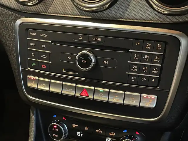 メルセデス・ベンツ ＧＬＡ２２０ 4マチック 宮城県 2019(令1)年 5.8万km ポーラホワイト プレミアムパッケージ/レーダーセーフティパッケージ/パノラミックスライディングルーフ/harman/kardonサウンドシステム/COMANDシステムHDDナビ/フルセグTV/バックカメラ/ブラックレザーシート/シートヒーター/メモリ機能付きパワーシート/キーレスゴー/パワーバックドア/LEDヘッドライト/純正18インチAW/ドライブレコーダー/ETC車載器