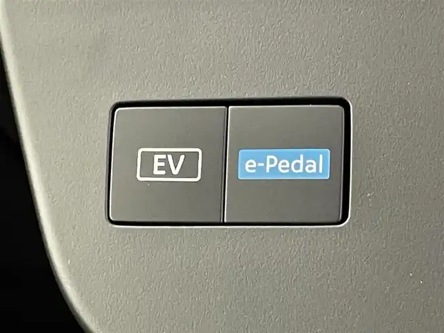 日産 セレナ e－パワー ハイウェイスター V 群馬県 2025(令7)年 0.1千km 白 登録済未使用車　純正１２．３型ナビ　全方位　プロパイロット　エマブレ　Ａハイビーム　車線維持支援　ＢＳＭ　クルコン　電子ミラー　前後ドラレコ　ビルトインＥＴＣ　両側パワスラ　置くだけ充電　純正アルミ