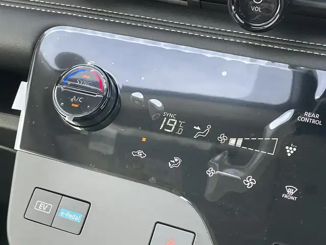 日産 セレナ e－パワー ハイウェイスター V 千葉県 2025(令7)年 0.1千km プリズムホワイト 登録済未使用車/・登録時走行距離12km/プロパイロット/・衝突軽減ブレーキ/レーンキープアシスト/・レーダークルーズコントロール/オートハイビーム/・クリアランスソナー/ブラインドスポットモニター/純正フリップダウンモニター/純正12.3インチナビ/・フルセグ/BT/HDMI/USB/カープレイ/アラウンドビューモニター/ステアリングスイッチ/ETC2.0/ワイヤレス充電/ドライブレコーダー(ナビ連動前後)/デジタルインナーミラー/両側パワースライドドア/ハンズフリースライドドア/LEDヘッドライト/オートライト/フォグライト/スマートキー/プッシュスタート/カラーコード：XKJ