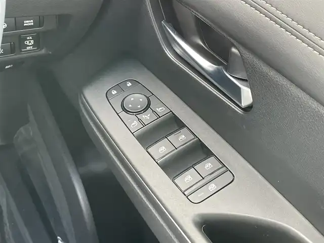 日産 セレナ e－パワー ハイウェイスター V 千葉県 2025(令7)年 0.1千km プリズムホワイト 登録済未使用車/・登録時走行距離12km/プロパイロット/・衝突軽減ブレーキ/レーンキープアシスト/・レーダークルーズコントロール/オートハイビーム/・クリアランスソナー/ブラインドスポットモニター/純正フリップダウンモニター/純正12.3インチナビ/・フルセグ/BT/HDMI/USB/カープレイ/アラウンドビューモニター/ステアリングスイッチ/ETC2.0/ワイヤレス充電/ドライブレコーダー(ナビ連動前後)/デジタルインナーミラー/両側パワースライドドア/ハンズフリースライドドア/LEDヘッドライト/オートライト/フォグライト/スマートキー/プッシュスタート/カラーコード：XKJ