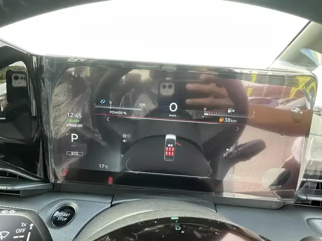 日産 セレナ e－パワー ハイウェイスター V 千葉県 2025(令7)年 0.1千km プリズムホワイト 登録済未使用車/・登録時走行距離12km/プロパイロット/・衝突軽減ブレーキ/レーンキープアシスト/・レーダークルーズコントロール/オートハイビーム/・クリアランスソナー/ブラインドスポットモニター/純正フリップダウンモニター/純正12.3インチナビ/・フルセグ/BT/HDMI/USB/カープレイ/アラウンドビューモニター/ステアリングスイッチ/ETC2.0/ワイヤレス充電/ドライブレコーダー(ナビ連動前後)/デジタルインナーミラー/両側パワースライドドア/ハンズフリースライドドア/LEDヘッドライト/オートライト/フォグライト/スマートキー/プッシュスタート/カラーコード：XKJ