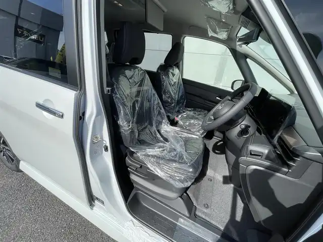 日産 セレナ e－パワー ハイウェイスター V 千葉県 2025(令7)年 0.1千km プリズムホワイト 登録済未使用車/・登録時走行距離12km/プロパイロット/・衝突軽減ブレーキ/レーンキープアシスト/・レーダークルーズコントロール/オートハイビーム/・クリアランスソナー/ブラインドスポットモニター/純正フリップダウンモニター/純正12.3インチナビ/・フルセグ/BT/HDMI/USB/カープレイ/アラウンドビューモニター/ステアリングスイッチ/ETC2.0/ワイヤレス充電/ドライブレコーダー(ナビ連動前後)/デジタルインナーミラー/両側パワースライドドア/ハンズフリースライドドア/LEDヘッドライト/オートライト/フォグライト/スマートキー/プッシュスタート/カラーコード：XKJ