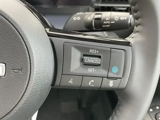 日産 セレナ e－パワー ハイウェイスター V 千葉県 2025(令7)年 0.1千km プリズムホワイト 登録済未使用車/・登録時走行距離12km/プロパイロット/・衝突軽減ブレーキ/レーンキープアシスト/・レーダークルーズコントロール/オートハイビーム/・クリアランスソナー/ブラインドスポットモニター/純正フリップダウンモニター/純正12.3インチナビ/・フルセグ/BT/HDMI/USB/カープレイ/アラウンドビューモニター/ステアリングスイッチ/ETC2.0/ワイヤレス充電/ドライブレコーダー(ナビ連動前後)/デジタルインナーミラー/両側パワースライドドア/ハンズフリースライドドア/LEDヘッドライト/オートライト/フォグライト/スマートキー/プッシュスタート/カラーコード：XKJ