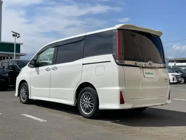 トヨタ ノア ハイブリッド Si ダブルバイビーⅢ 東京都 2021(令3)年 3.4万km ホワイトパールクリスタルシャイン ナビ　/ＴＶ　/バックカメラ　/両側電動　/ＥＴＣ　/前席シートヒーター　/クルーズコントロール　/コーナーセンサー　/Ｂｌｕｅｔｏｏｔｈ　/ＣＤ　/ＤＶＤ　/オートライト　/オートエアコン　/衝突被害軽減システム