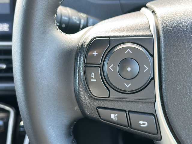 トヨタ ヴォクシー ZS 煌Ⅲ 三重県 2020(令2)年 4.1万km ブラック 純正10型ナビ /バックカメラ /両側パワースライドドア/ビルトインETC2.0/前後コーナーセンサー /前方ドライブレコーダー/USB給電 /クルーズコントロール /レーンキープアシスト/衝突軽減ブレーキ/ハーフレザーシート/LEDヘッドライト/オートハイビーム /オートライト/革巻きステアリング/ステアリングスイッチ/純正フロアマット /電動格納ミラー/禁煙車