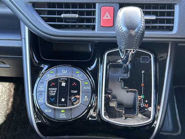 トヨタ ヴォクシー ZS 煌Ⅲ 三重県 2020(令2)年 4.1万km ブラック 純正10型ナビ /バックカメラ /両側パワースライドドア/ビルトインETC2.0/前後コーナーセンサー /前方ドライブレコーダー/USB給電 /クルーズコントロール /レーンキープアシスト/衝突軽減ブレーキ/ハーフレザーシート/LEDヘッドライト/オートハイビーム /オートライト/革巻きステアリング/ステアリングスイッチ/純正フロアマット /電動格納ミラー/禁煙車