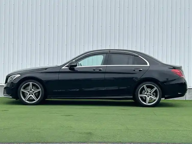 メルセデス・ベンツ Ｃ２００ アバンギャルド AMGライン 香川県 2017(平29)年 2.1万km 黒 ワンオーナー/純正SDナビ/(BT/DVD/フルセグTV)/バックカメラ/アクティブディスタンスアシストディストロニック/パドルシフト/革巻きステアリング/ブラインドスポットモニター/レザーシート/メモリー付きパワーシート/シートヒーター/LEDヘッドライト/オートライト/純正18インチアルミ/革巻きステアリング/レーンキープアシスト/ISOTIX/Wサイド、カーテンエアバック/取扱説明書/プッシュスタート/スペアキー有(1本)