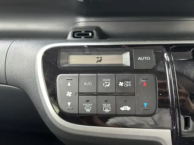 ホンダ Ｎ ＢＯＸ カスタム G Lパッケージ 埼玉県 2016(平28)年 2.9万km プレミアムホワイトパールⅡ 登録時28325km/ワンオーナー/HDDナビ（TV/AM/FM）/純正14インチAW/ビルトインETC/バックカメラ/片側パワスラ/ドライブレコーダー前/ハロゲンライト/フロアマット/ドアバイザー/横滑り防止/スマートキー/スペアキー1本/プッシュスタート/保証書/車両/ナビ取扱説明書