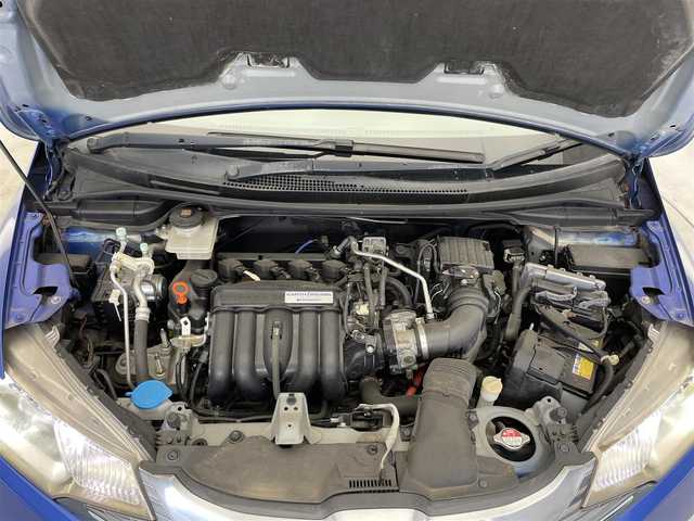 ホンダ フィット ハイブリット Lパッケージ 滋賀県 2013(平25)年 4.1万km ブリリアントスポーティブルーメタリック2トーン 純正ナビ　Bluetooth/CD/DVD/USB/HDMI/バックカメラ/クルーズコントロール/LEDヘッドライト/ビルトインETC/ドライブレコーダー（前方）/ステアリングスイッチ/ハーフレザーシート/合皮シートカバー/ドアバイザー/プッシュスタート/スマートキー/純正フロアマット