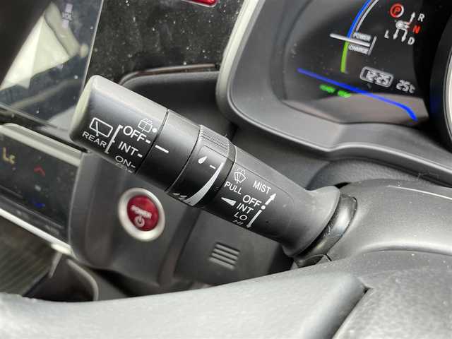 ホンダ フィット ハイブリット Lパッケージ 滋賀県 2013(平25)年 4.1万km ブリリアントスポーティブルーメタリック2トーン 純正ナビ　Bluetooth/CD/DVD/USB/HDMI/バックカメラ/クルーズコントロール/LEDヘッドライト/ビルトインETC/ドライブレコーダー（前方）/ステアリングスイッチ/ハーフレザーシート/合皮シートカバー/ドアバイザー/プッシュスタート/スマートキー/純正フロアマット