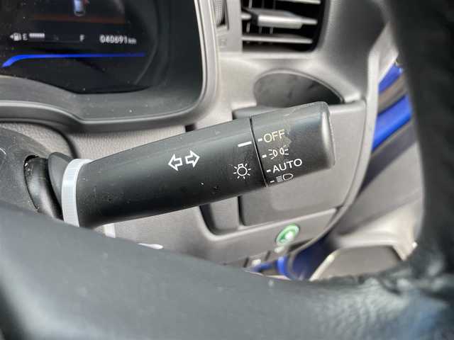 ホンダ フィット ハイブリット Lパッケージ 滋賀県 2013(平25)年 4.1万km ブリリアントスポーティブルーメタリック2トーン 純正ナビ　Bluetooth/CD/DVD/USB/HDMI/バックカメラ/クルーズコントロール/LEDヘッドライト/ビルトインETC/ドライブレコーダー（前方）/ステアリングスイッチ/ハーフレザーシート/合皮シートカバー/ドアバイザー/プッシュスタート/スマートキー/純正フロアマット