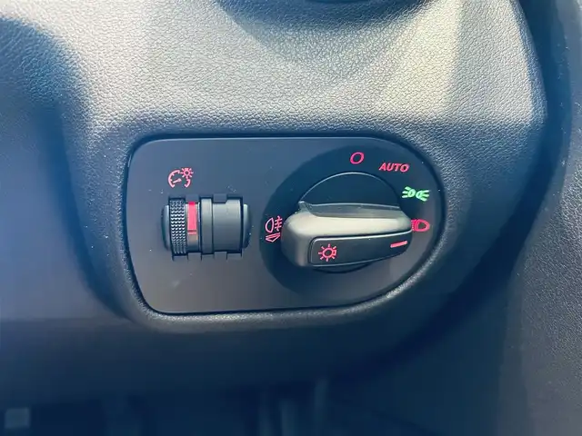 アウディ Ａ１ SB 1．0TFSI スポーツ 大阪府 2018(平30)年 2万km 白 純正ナビ/TV/クリアランスソナー/純正15インチAW/ETC/ドラレコ/シートヒーター