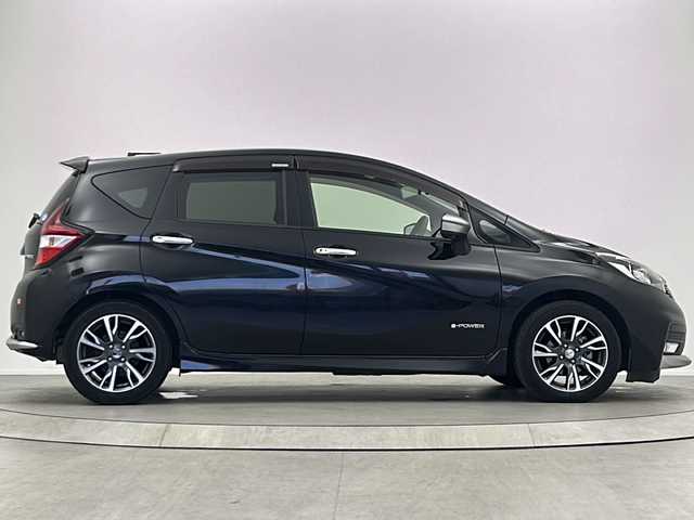 日産 ノート e-パワーオーテック スポーツスペック 大阪府 2018(平30)年 6.9万km スーパーブラック 純正ナビ/・フルセグTV/・Bluetooth/・CD/DVD/・USB接続/アラウンドビューモニター/エマージェンシーブレーキ/レーンキープアシスト/レーダークルーズコントロール/前後コーナーセンサー/スペアキー/純正16インチアルミホイール