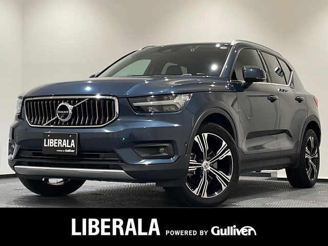 ボルボ ＸＣ４０ T4 AWD インスクリプション 新潟県 2018(平30)年 5万km デニムブルーメタリック インテリセーフ/・衝突回避・軽減フルオートブレーキシステム/・パイロットアシスト/・全車速追従機能付きアダプティブ・クルーズ・コントロール/・衝突時ブレーキ保持機能/・ドライバー・アラート・コントロール/・レーン・キーピング・エイド/・ブラインドスポット・インフォメーション・システム/・急接近車両警告機能/・オートブレーキ機能付クロス・トラフィック・アラート/・ロード・サイン・インフォメーション/・アクティブ・ハイビーム/・ランオフロード・プロテクション/・ランオフロード・ミティゲーション/・オンカミング・レーン・ミティゲーション/・被追突時警告機能/純正9インチタッチスクリーン/・ナビ/フルセグTV/BT/・全方位カメラ/・ETC/・ドライブレコーダー/パワーバックドア/・フットトランクオープナー/革巻きステアリング/・ステアリングヒーター/レザーシート/・シートヒーター(運転席/助手席)/・パワーシート(運転席/助手席)/・メモリシート(運転席)/プッシュスタート/・スマートキー/LEDヘッドライト/・オートライト