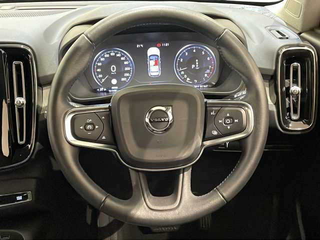 ボルボ ＸＣ４０ T4 AWD インスクリプション 新潟県 2018(平30)年 5万km デニムブルーメタリック インテリセーフ/・衝突回避・軽減フルオートブレーキシステム/・パイロットアシスト/・全車速追従機能付きアダプティブ・クルーズ・コントロール/・衝突時ブレーキ保持機能/・ドライバー・アラート・コントロール/・レーン・キーピング・エイド/・ブラインドスポット・インフォメーション・システム/・急接近車両警告機能/・オートブレーキ機能付クロス・トラフィック・アラート/・ロード・サイン・インフォメーション/・アクティブ・ハイビーム/・ランオフロード・プロテクション/・ランオフロード・ミティゲーション/・オンカミング・レーン・ミティゲーション/・被追突時警告機能/純正9インチタッチスクリーン/・ナビ/フルセグTV/BT/・全方位カメラ/・ETC/・ドライブレコーダー/パワーバックドア/・フットトランクオープナー/革巻きステアリング/・ステアリングヒーター/レザーシート/・シートヒーター(運転席/助手席)/・パワーシート(運転席/助手席)/・メモリシート(運転席)/プッシュスタート/・スマートキー/LEDヘッドライト/・オートライト