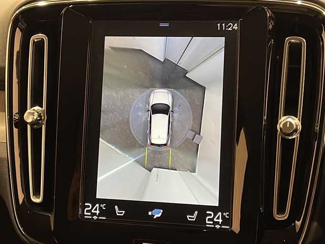 ボルボ ＸＣ４０ T4 AWD インスクリプション 新潟県 2018(平30)年 5万km デニムブルーメタリック インテリセーフ/・衝突回避・軽減フルオートブレーキシステム/・パイロットアシスト/・全車速追従機能付きアダプティブ・クルーズ・コントロール/・衝突時ブレーキ保持機能/・ドライバー・アラート・コントロール/・レーン・キーピング・エイド/・ブラインドスポット・インフォメーション・システム/・急接近車両警告機能/・オートブレーキ機能付クロス・トラフィック・アラート/・ロード・サイン・インフォメーション/・アクティブ・ハイビーム/・ランオフロード・プロテクション/・ランオフロード・ミティゲーション/・オンカミング・レーン・ミティゲーション/・被追突時警告機能/純正9インチタッチスクリーン/・ナビ/フルセグTV/BT/・全方位カメラ/・ETC/・ドライブレコーダー/パワーバックドア/・フットトランクオープナー/革巻きステアリング/・ステアリングヒーター/レザーシート/・シートヒーター(運転席/助手席)/・パワーシート(運転席/助手席)/・メモリシート(運転席)/プッシュスタート/・スマートキー/LEDヘッドライト/・オートライト