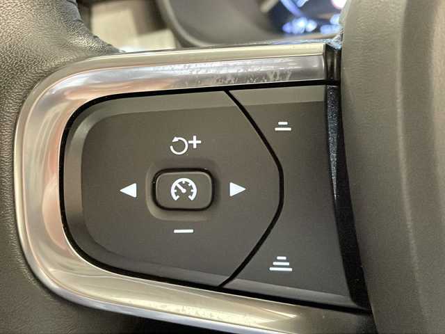 ボルボ ＸＣ４０ T4 AWD インスクリプション 新潟県 2018(平30)年 5万km デニムブルーメタリック インテリセーフ/・衝突回避・軽減フルオートブレーキシステム/・パイロットアシスト/・全車速追従機能付きアダプティブ・クルーズ・コントロール/・衝突時ブレーキ保持機能/・ドライバー・アラート・コントロール/・レーン・キーピング・エイド/・ブラインドスポット・インフォメーション・システム/・急接近車両警告機能/・オートブレーキ機能付クロス・トラフィック・アラート/・ロード・サイン・インフォメーション/・アクティブ・ハイビーム/・ランオフロード・プロテクション/・ランオフロード・ミティゲーション/・オンカミング・レーン・ミティゲーション/・被追突時警告機能/純正9インチタッチスクリーン/・ナビ/フルセグTV/BT/・全方位カメラ/・ETC/・ドライブレコーダー/パワーバックドア/・フットトランクオープナー/革巻きステアリング/・ステアリングヒーター/レザーシート/・シートヒーター(運転席/助手席)/・パワーシート(運転席/助手席)/・メモリシート(運転席)/プッシュスタート/・スマートキー/LEDヘッドライト/・オートライト