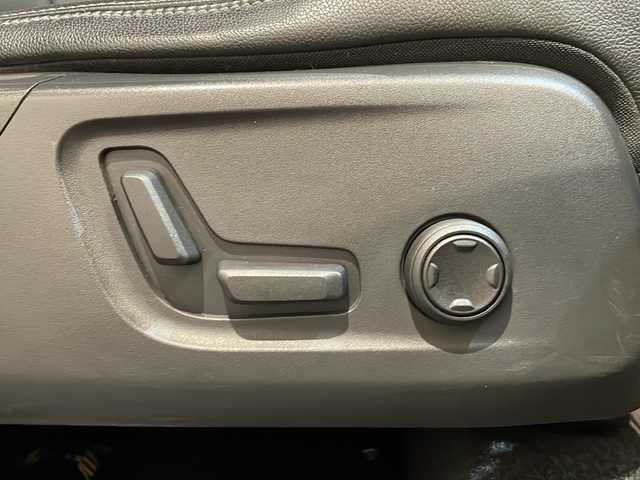 ボルボ ＸＣ４０ T4 AWD インスクリプション 新潟県 2018(平30)年 5万km デニムブルーメタリック インテリセーフ/・衝突回避・軽減フルオートブレーキシステム/・パイロットアシスト/・全車速追従機能付きアダプティブ・クルーズ・コントロール/・衝突時ブレーキ保持機能/・ドライバー・アラート・コントロール/・レーン・キーピング・エイド/・ブラインドスポット・インフォメーション・システム/・急接近車両警告機能/・オートブレーキ機能付クロス・トラフィック・アラート/・ロード・サイン・インフォメーション/・アクティブ・ハイビーム/・ランオフロード・プロテクション/・ランオフロード・ミティゲーション/・オンカミング・レーン・ミティゲーション/・被追突時警告機能/純正9インチタッチスクリーン/・ナビ/フルセグTV/BT/・全方位カメラ/・ETC/・ドライブレコーダー/パワーバックドア/・フットトランクオープナー/革巻きステアリング/・ステアリングヒーター/レザーシート/・シートヒーター(運転席/助手席)/・パワーシート(運転席/助手席)/・メモリシート(運転席)/プッシュスタート/・スマートキー/LEDヘッドライト/・オートライト