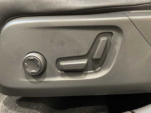 ボルボ ＸＣ４０ T4 AWD インスクリプション 新潟県 2018(平30)年 5万km デニムブルーメタリック インテリセーフ/・衝突回避・軽減フルオートブレーキシステム/・パイロットアシスト/・全車速追従機能付きアダプティブ・クルーズ・コントロール/・衝突時ブレーキ保持機能/・ドライバー・アラート・コントロール/・レーン・キーピング・エイド/・ブラインドスポット・インフォメーション・システム/・急接近車両警告機能/・オートブレーキ機能付クロス・トラフィック・アラート/・ロード・サイン・インフォメーション/・アクティブ・ハイビーム/・ランオフロード・プロテクション/・ランオフロード・ミティゲーション/・オンカミング・レーン・ミティゲーション/・被追突時警告機能/純正9インチタッチスクリーン/・ナビ/フルセグTV/BT/・全方位カメラ/・ETC/・ドライブレコーダー/パワーバックドア/・フットトランクオープナー/革巻きステアリング/・ステアリングヒーター/レザーシート/・シートヒーター(運転席/助手席)/・パワーシート(運転席/助手席)/・メモリシート(運転席)/プッシュスタート/・スマートキー/LEDヘッドライト/・オートライト