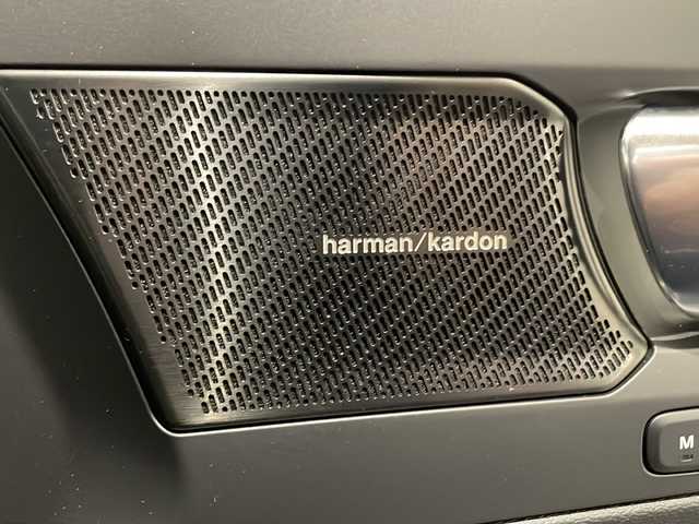 ボルボ ＸＣ４０ T4 AWD インスクリプション 新潟県 2018(平30)年 5万km デニムブルーメタリック インテリセーフ/・衝突回避・軽減フルオートブレーキシステム/・パイロットアシスト/・全車速追従機能付きアダプティブ・クルーズ・コントロール/・衝突時ブレーキ保持機能/・ドライバー・アラート・コントロール/・レーン・キーピング・エイド/・ブラインドスポット・インフォメーション・システム/・急接近車両警告機能/・オートブレーキ機能付クロス・トラフィック・アラート/・ロード・サイン・インフォメーション/・アクティブ・ハイビーム/・ランオフロード・プロテクション/・ランオフロード・ミティゲーション/・オンカミング・レーン・ミティゲーション/・被追突時警告機能/純正9インチタッチスクリーン/・ナビ/フルセグTV/BT/・全方位カメラ/・ETC/・ドライブレコーダー/パワーバックドア/・フットトランクオープナー/革巻きステアリング/・ステアリングヒーター/レザーシート/・シートヒーター(運転席/助手席)/・パワーシート(運転席/助手席)/・メモリシート(運転席)/プッシュスタート/・スマートキー/LEDヘッドライト/・オートライト