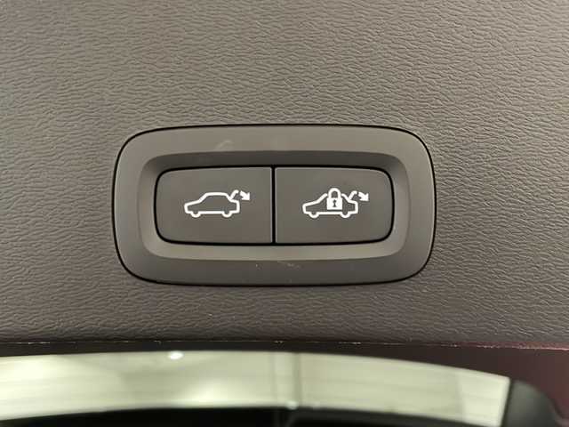 ボルボ ＸＣ４０ T4 AWD インスクリプション 新潟県 2018(平30)年 5万km デニムブルーメタリック インテリセーフ/・衝突回避・軽減フルオートブレーキシステム/・パイロットアシスト/・全車速追従機能付きアダプティブ・クルーズ・コントロール/・衝突時ブレーキ保持機能/・ドライバー・アラート・コントロール/・レーン・キーピング・エイド/・ブラインドスポット・インフォメーション・システム/・急接近車両警告機能/・オートブレーキ機能付クロス・トラフィック・アラート/・ロード・サイン・インフォメーション/・アクティブ・ハイビーム/・ランオフロード・プロテクション/・ランオフロード・ミティゲーション/・オンカミング・レーン・ミティゲーション/・被追突時警告機能/純正9インチタッチスクリーン/・ナビ/フルセグTV/BT/・全方位カメラ/・ETC/・ドライブレコーダー/パワーバックドア/・フットトランクオープナー/革巻きステアリング/・ステアリングヒーター/レザーシート/・シートヒーター(運転席/助手席)/・パワーシート(運転席/助手席)/・メモリシート(運転席)/プッシュスタート/・スマートキー/LEDヘッドライト/・オートライト