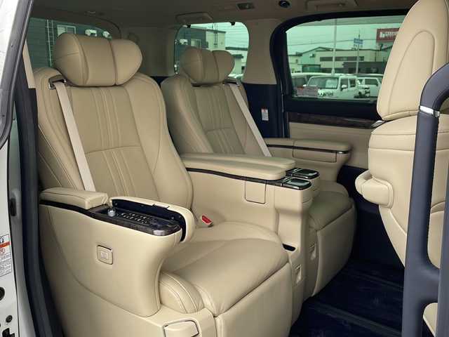 トヨタ アルファードハイブリット エグゼクティブ ラウンジ 道北・旭川 2019(令1)年 5.7万km ホワイトパールクリスタルシャイン /4WD//禁煙車//JBLサウンド//純正SDナビ//CD/DVD/BD/SD/MSV/BT/AUX/USB/フルセグ//パノラミックビューモニター//12.1型リアエンターテイメントシステム//ベージュ革シート//運転席メモリシート//パワーシート//１・2列目シートヒーター//１・2列目エアシート//両側パワースライドドア//パワーバックドア//トヨタセーフティセンス//PCS/ACC/LTA/BSM/RCTA/PKSB/RSA//クリアランスソナー//デジタルインナーミラー//１５００Wコンセント//ステアリングヒーター//純正ドライブレコーダー//ビルトインETC2.0//オートハイビーム//オートライト//3眼LEDヘッドライト//フォグライト//オートリトラミラー//オートワイパー//サンシェード//純正フロアマット//ドアバイザー