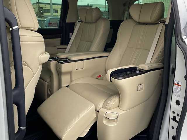 トヨタ アルファードハイブリット エグゼクティブ ラウンジ 道北・旭川 2019(令1)年 5.7万km ホワイトパールクリスタルシャイン /4WD//禁煙車//JBLサウンド//純正SDナビ//CD/DVD/BD/SD/MSV/BT/AUX/USB/フルセグ//パノラミックビューモニター//12.1型リアエンターテイメントシステム//ベージュ革シート//運転席メモリシート//パワーシート//１・2列目シートヒーター//１・2列目エアシート//両側パワースライドドア//パワーバックドア//トヨタセーフティセンス//PCS/ACC/LTA/BSM/RCTA/PKSB/RSA//クリアランスソナー//デジタルインナーミラー//１５００Wコンセント//ステアリングヒーター//純正ドライブレコーダー//ビルトインETC2.0//オートハイビーム//オートライト//3眼LEDヘッドライト//フォグライト//オートリトラミラー//オートワイパー//サンシェード//純正フロアマット//ドアバイザー