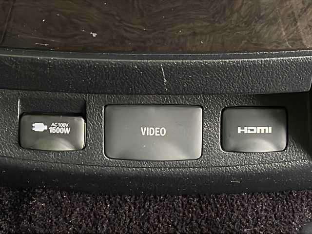 トヨタ アルファードハイブリット エグゼクティブ ラウンジ 道北・旭川 2019(令1)年 5.7万km ホワイトパールクリスタルシャイン /4WD//禁煙車//JBLサウンド//純正SDナビ//CD/DVD/BD/SD/MSV/BT/AUX/USB/フルセグ//パノラミックビューモニター//12.1型リアエンターテイメントシステム//ベージュ革シート//運転席メモリシート//パワーシート//１・2列目シートヒーター//１・2列目エアシート//両側パワースライドドア//パワーバックドア//トヨタセーフティセンス//PCS/ACC/LTA/BSM/RCTA/PKSB/RSA//クリアランスソナー//デジタルインナーミラー//１５００Wコンセント//ステアリングヒーター//純正ドライブレコーダー//ビルトインETC2.0//オートハイビーム//オートライト//3眼LEDヘッドライト//フォグライト//オートリトラミラー//オートワイパー//サンシェード//純正フロアマット//ドアバイザー