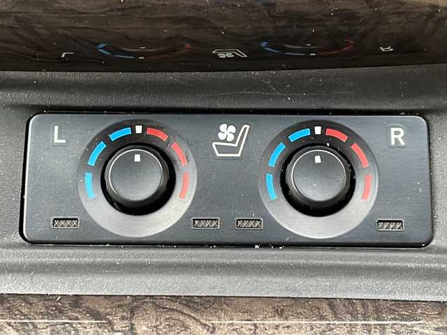 トヨタ アルファードハイブリット エグゼクティブ ラウンジ 道北・旭川 2019(令1)年 5.7万km ホワイトパールクリスタルシャイン /4WD//禁煙車//JBLサウンド//純正SDナビ//CD/DVD/BD/SD/MSV/BT/AUX/USB/フルセグ//パノラミックビューモニター//12.1型リアエンターテイメントシステム//ベージュ革シート//運転席メモリシート//パワーシート//１・2列目シートヒーター//１・2列目エアシート//両側パワースライドドア//パワーバックドア//トヨタセーフティセンス//PCS/ACC/LTA/BSM/RCTA/PKSB/RSA//クリアランスソナー//デジタルインナーミラー//１５００Wコンセント//ステアリングヒーター//純正ドライブレコーダー//ビルトインETC2.0//オートハイビーム//オートライト//3眼LEDヘッドライト//フォグライト//オートリトラミラー//オートワイパー//サンシェード//純正フロアマット//ドアバイザー