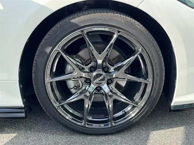 トヨタ クラウン ハイブリッド RS アドバンス 奈良県 2019(令1)年 5.3万km ホワイトパールクリスタルシャイン TRDフルエアロ/純正ナビ/（フルセグ/BT/CD/DVD）/レーダークルーズコントロール/パドルシフト/バックカメラ/ブラインドスポットモニター/前後コーナーセンサー/プリクラッシュセーフティ/レーンキープアシスト/パワーバックドア/ハーフレザー/前席パワーシート/運転席メモリーシート/前席シートヒーター/ステアリングヒーター/3眼LEDヘッドライト/前方ドライブレコーダー/ETC/RAYS19インチAW/取り扱い説明書/スペアキーX1