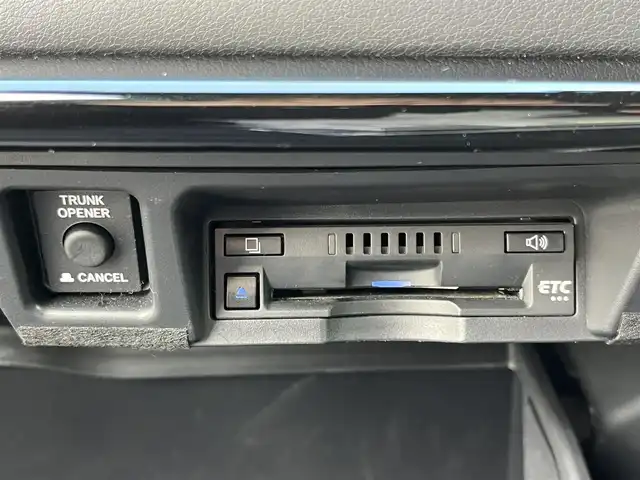 トヨタ クラウン ハイブリッド RS アドバンス 奈良県 2019(令1)年 5.3万km ホワイトパールクリスタルシャイン TRDフルエアロ/純正ナビ/（フルセグ/BT/CD/DVD）/レーダークルーズコントロール/パドルシフト/バックカメラ/ブラインドスポットモニター/前後コーナーセンサー/プリクラッシュセーフティ/レーンキープアシスト/パワーバックドア/ハーフレザー/前席パワーシート/運転席メモリーシート/前席シートヒーター/ステアリングヒーター/3眼LEDヘッドライト/前方ドライブレコーダー/ETC/RAYS19インチAW/取り扱い説明書/スペアキーX1