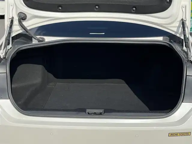 トヨタ クラウン ハイブリッド RS アドバンス 奈良県 2019(令1)年 5.3万km ホワイトパールクリスタルシャイン TRDフルエアロ/純正ナビ/（フルセグ/BT/CD/DVD）/レーダークルーズコントロール/パドルシフト/バックカメラ/ブラインドスポットモニター/前後コーナーセンサー/プリクラッシュセーフティ/レーンキープアシスト/パワーバックドア/ハーフレザー/前席パワーシート/運転席メモリーシート/前席シートヒーター/ステアリングヒーター/3眼LEDヘッドライト/前方ドライブレコーダー/ETC/RAYS19インチAW/取り扱い説明書/スペアキーX1