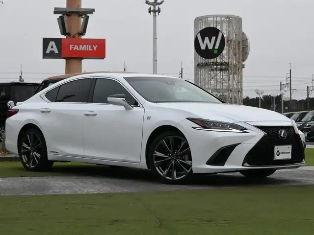 レクサス ＥＳ 300h Fスポーツ 千葉県 2020(令2)年 2.6万km ホワイトノーヴァガラスフレーク Lexus Safety System+/・プリクラッシュセーフティ/・レーンディパーチャーアラート/・オートハイビーム/・レーダークルーズコントロール/・ブラインドスポットモニター/ムーンルーフ/ブラックレザーシート/前席パワーシート/エアシート/シートヒーター/純正ナビ/地デジTV/【DVD/CD再生機能　Bluetooth接続】/パノラミックビューモニター/ドライブレコーダー（前後撮影）/革巻きステアリング/ステアリングスイッチ/パドルシフト/ETC（2.0）/LEDヘッドライト/ウインカーミラー/クリアランスソナー/純正19インチアルミホイル/サイド/カーテンエアバッグ/スマートキー