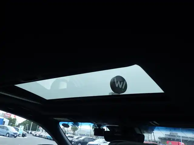 レクサス ＥＳ 300h Fスポーツ 千葉県 2020(令2)年 2.6万km ホワイトノーヴァガラスフレーク Lexus Safety System+/・プリクラッシュセーフティ/・レーンディパーチャーアラート/・オートハイビーム/・レーダークルーズコントロール/・ブラインドスポットモニター/ムーンルーフ/ブラックレザーシート/前席パワーシート/エアシート/シートヒーター/純正ナビ/地デジTV/【DVD/CD再生機能　Bluetooth接続】/パノラミックビューモニター/ドライブレコーダー（前後撮影）/革巻きステアリング/ステアリングスイッチ/パドルシフト/ETC（2.0）/LEDヘッドライト/ウインカーミラー/クリアランスソナー/純正19インチアルミホイル/サイド/カーテンエアバッグ/スマートキー