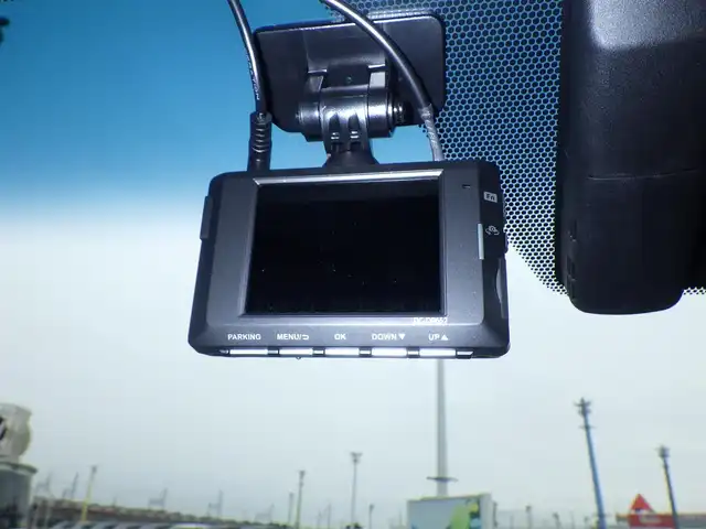 レクサス ＥＳ 300h Fスポーツ 千葉県 2020(令2)年 2.6万km ホワイトノーヴァガラスフレーク Lexus Safety System+/・プリクラッシュセーフティ/・レーンディパーチャーアラート/・オートハイビーム/・レーダークルーズコントロール/・ブラインドスポットモニター/ムーンルーフ/ブラックレザーシート/前席パワーシート/エアシート/シートヒーター/純正ナビ/地デジTV/【DVD/CD再生機能　Bluetooth接続】/パノラミックビューモニター/ドライブレコーダー（前後撮影）/革巻きステアリング/ステアリングスイッチ/パドルシフト/ETC（2.0）/LEDヘッドライト/ウインカーミラー/クリアランスソナー/純正19インチアルミホイル/サイド/カーテンエアバッグ/スマートキー