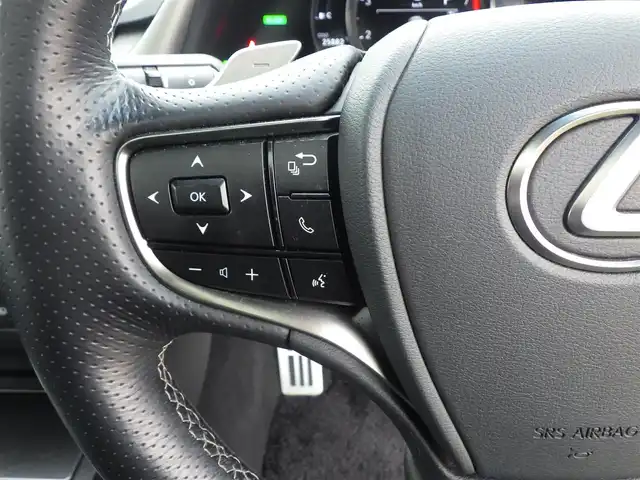 レクサス ＥＳ 300h Fスポーツ 千葉県 2020(令2)年 2.6万km ホワイトノーヴァガラスフレーク Lexus Safety System+/・プリクラッシュセーフティ/・レーンディパーチャーアラート/・オートハイビーム/・レーダークルーズコントロール/・ブラインドスポットモニター/ムーンルーフ/ブラックレザーシート/前席パワーシート/エアシート/シートヒーター/純正ナビ/地デジTV/【DVD/CD再生機能　Bluetooth接続】/パノラミックビューモニター/ドライブレコーダー（前後撮影）/革巻きステアリング/ステアリングスイッチ/パドルシフト/ETC（2.0）/LEDヘッドライト/ウインカーミラー/クリアランスソナー/純正19インチアルミホイル/サイド/カーテンエアバッグ/スマートキー