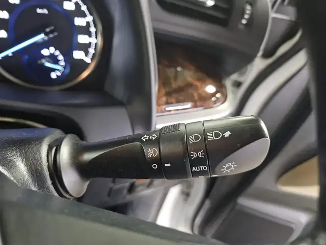 トヨタ ヴェルファイア ハイブリット X 福岡県 2018(平30)年 7.8万km ホワイトパールクリスタルシャイン 4WD/純正10型ナビ/フルセグTV/両側パワースライドドア/バックカメラ/ビルトインETC2.0/デジタルインナーミラー/ドライブレコーダー/レーダークルーズコントロール/クリアランスソナー/セーフティセンス/・衝突被害軽減ブレーキ/・車線逸脱防止支援システム/・交通標識認識システム/・オートマチックハイビーム/2眼LEDヘッドランプ/デュアルオートエアコン/革巻きステアリング/ベージュファブリックシート/2列目チップアップシート/純正16インチAWスタッドレス/スマートキー/プッシュエンジンスタート/禁煙車