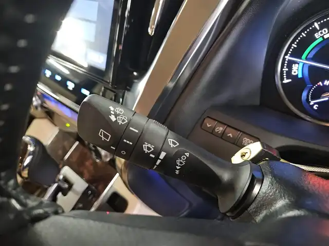 トヨタ ヴェルファイア ハイブリット X 福岡県 2018(平30)年 7.8万km ホワイトパールクリスタルシャイン 4WD/純正10型ナビ/フルセグTV/両側パワースライドドア/バックカメラ/ビルトインETC2.0/デジタルインナーミラー/ドライブレコーダー/レーダークルーズコントロール/クリアランスソナー/セーフティセンス/・衝突被害軽減ブレーキ/・車線逸脱防止支援システム/・交通標識認識システム/・オートマチックハイビーム/2眼LEDヘッドランプ/デュアルオートエアコン/革巻きステアリング/ベージュファブリックシート/2列目チップアップシート/純正16インチAWスタッドレス/スマートキー/プッシュエンジンスタート/禁煙車