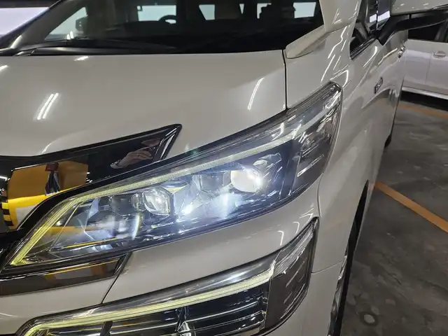 トヨタ ヴェルファイア ハイブリット X 福岡県 2018(平30)年 7.8万km ホワイトパールクリスタルシャイン 4WD/純正10型ナビ/フルセグTV/両側パワースライドドア/バックカメラ/ビルトインETC2.0/デジタルインナーミラー/ドライブレコーダー/レーダークルーズコントロール/クリアランスソナー/セーフティセンス/・衝突被害軽減ブレーキ/・車線逸脱防止支援システム/・交通標識認識システム/・オートマチックハイビーム/2眼LEDヘッドランプ/デュアルオートエアコン/革巻きステアリング/ベージュファブリックシート/2列目チップアップシート/純正16インチAWスタッドレス/スマートキー/プッシュエンジンスタート/禁煙車