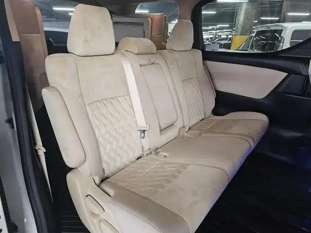 トヨタ ヴェルファイア ハイブリット X 福岡県 2018(平30)年 7.8万km ホワイトパールクリスタルシャイン 4WD/純正10型ナビ/フルセグTV/両側パワースライドドア/バックカメラ/ビルトインETC2.0/デジタルインナーミラー/ドライブレコーダー/レーダークルーズコントロール/クリアランスソナー/セーフティセンス/・衝突被害軽減ブレーキ/・車線逸脱防止支援システム/・交通標識認識システム/・オートマチックハイビーム/2眼LEDヘッドランプ/デュアルオートエアコン/革巻きステアリング/ベージュファブリックシート/2列目チップアップシート/純正16インチAWスタッドレス/スマートキー/プッシュエンジンスタート/禁煙車