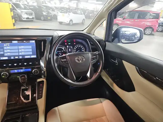 トヨタ ヴェルファイア ハイブリット X 福岡県 2018(平30)年 7.8万km ホワイトパールクリスタルシャイン 4WD/純正10型ナビ/フルセグTV/両側パワースライドドア/バックカメラ/ビルトインETC2.0/デジタルインナーミラー/ドライブレコーダー/レーダークルーズコントロール/クリアランスソナー/セーフティセンス/・衝突被害軽減ブレーキ/・車線逸脱防止支援システム/・交通標識認識システム/・オートマチックハイビーム/2眼LEDヘッドランプ/デュアルオートエアコン/革巻きステアリング/ベージュファブリックシート/2列目チップアップシート/純正16インチAWスタッドレス/スマートキー/プッシュエンジンスタート/禁煙車