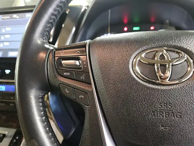 トヨタ ヴェルファイア ハイブリット X 福岡県 2018(平30)年 7.8万km ホワイトパールクリスタルシャイン 4WD/純正10型ナビ/フルセグTV/両側パワースライドドア/バックカメラ/ビルトインETC2.0/デジタルインナーミラー/ドライブレコーダー/レーダークルーズコントロール/クリアランスソナー/セーフティセンス/・衝突被害軽減ブレーキ/・車線逸脱防止支援システム/・交通標識認識システム/・オートマチックハイビーム/2眼LEDヘッドランプ/デュアルオートエアコン/革巻きステアリング/ベージュファブリックシート/2列目チップアップシート/純正16インチAWスタッドレス/スマートキー/プッシュエンジンスタート/禁煙車
