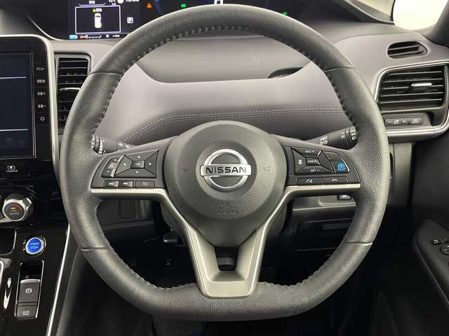 日産 セレナ e－パワー ハイウェイスター V 埼玉県 2021(令3)年 4.8万km ブリリアントホワイトパール 2トーン フリップダウンモニター/全方位カメラ/両側電動スライドドア　/純正ナビ　/プロパイロット　/ブラインドスポットモニター　/パーキングアシスト　/標識認識アシスト　/ビルトインＥＴＣ　/ハンドルヒーター　/前席シートヒーター/ロールサンシェード/ＬＥＤヘッドライト　/フォグランプ/純正フロアマット/純正アルミホイール